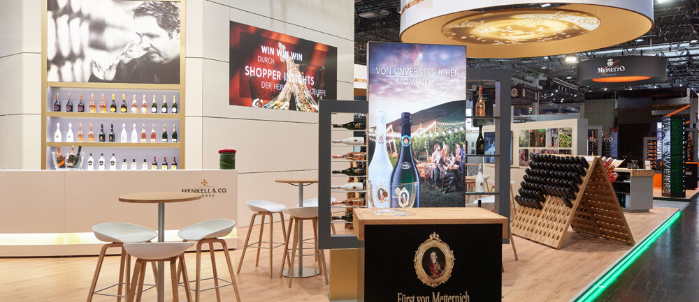 Messestand Henkell Sektkellerei, Messe Prowein, Messebau Isingermerz, Handwerk, Pop-Up-Sektmanufaktur, Messestandgestaltung