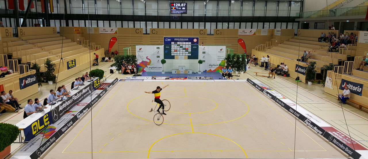Digifant, Werbetechnik, Radsport EM, Wiesbaden, Werbebande, Hallenrad-EM, Kunstradfahrer, Radballer, Werbebanner