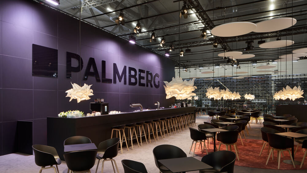 Messestand Palmberg, Messewand aus Papierkörben, Messe Orgatec, Köln, Isingermerz Messekonzept