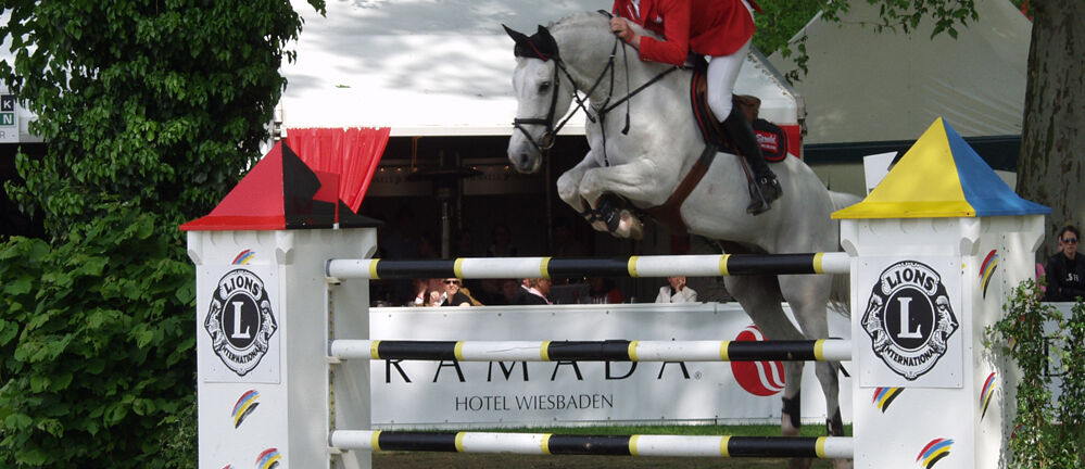 Springreitturnier, Wiesbaden, Lionssprung, Therapeutisches Reiten, Pfingstturnier
