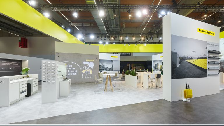 Freistehende Wände Messestand