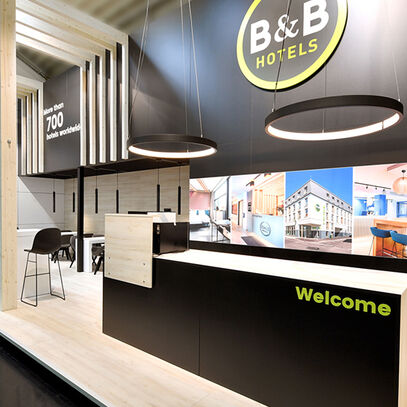 Messestand B&B Hotels, Messe Exporeal, Messestandgestaltung ISINGERMERZ, Standkonzept