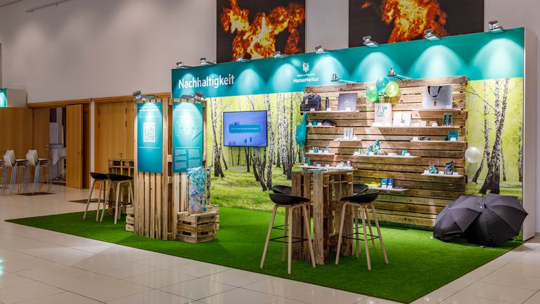 Fallstudie, Messebau, Messebaupartner, ISINGERMERZ, Standdesign, Messestand, Jet, Messe, HanseMerkur, Messestandkonzept, Beratung, Kreation, Full-Service