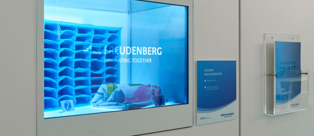 Messestand, Freudenberg Performance Materials, Messe Techtextil, technische Textilien, Messebau, ISINGERMERZ, Ideengeber, Auslage