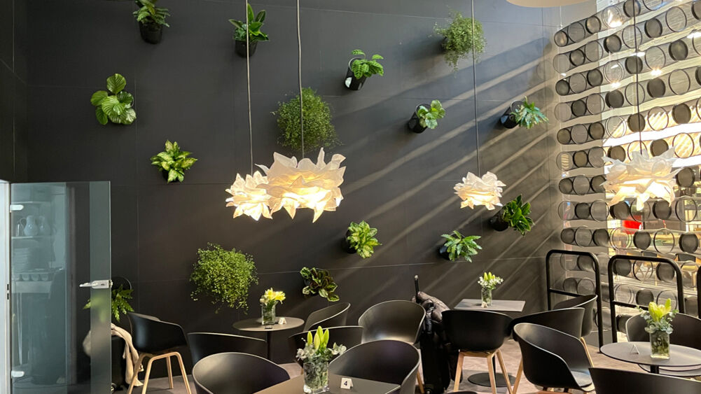 Messestand Palmberg, Messewand aus Papierkörben, Messe Orgatec, Köln, Isingermerz Messestandgestaltung