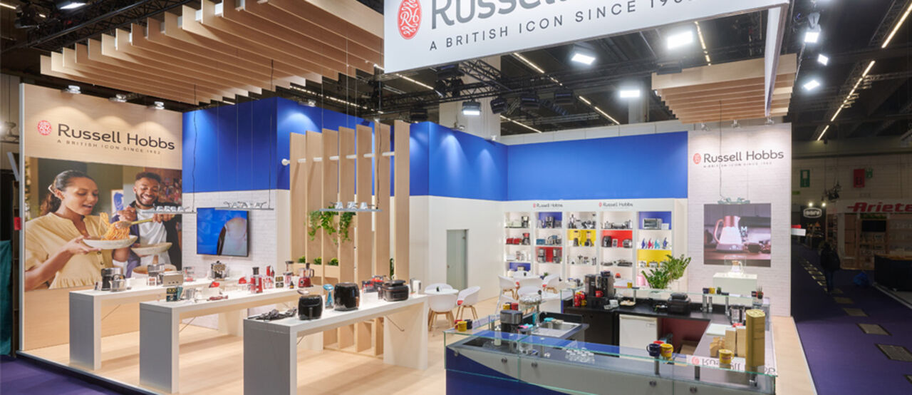 [Translate to English:] Hochwertiger Messestand auf der Ambiente in Frankfurt mit Isinger und Merz