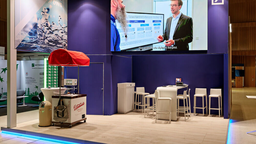 [Translate to English:] Messestand Deutsche Bank, Bankinstitut Finanzsymposium Wiesbaden Messestand