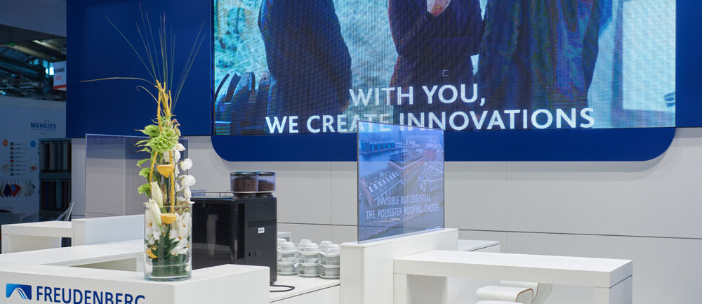 Messestand Freudenberg Performance Materials, Messe Techtextil, Frankfurt, Messebau ISINGERMERZ, Messedesign